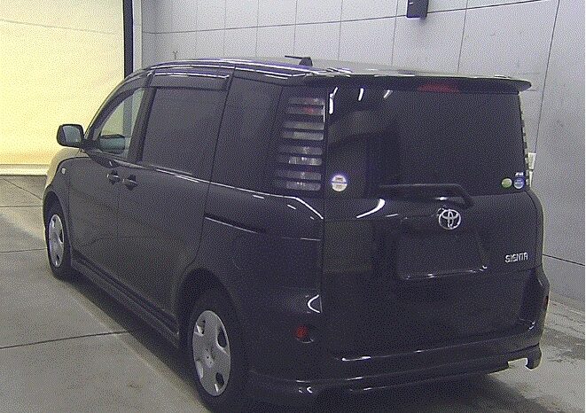 TOYOTA SIENTA 2004 full
