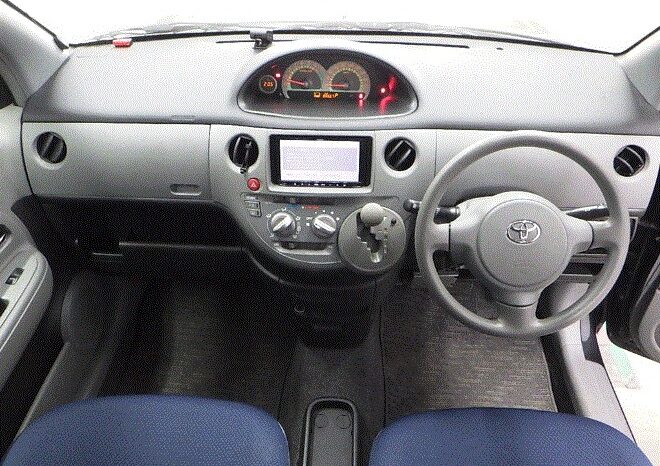 TOYOTA SIENTA 2004 full