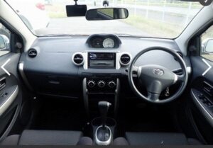 TOYOTA IST 2003